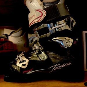 Tecnica Women’s Ski Boots Size 24.5